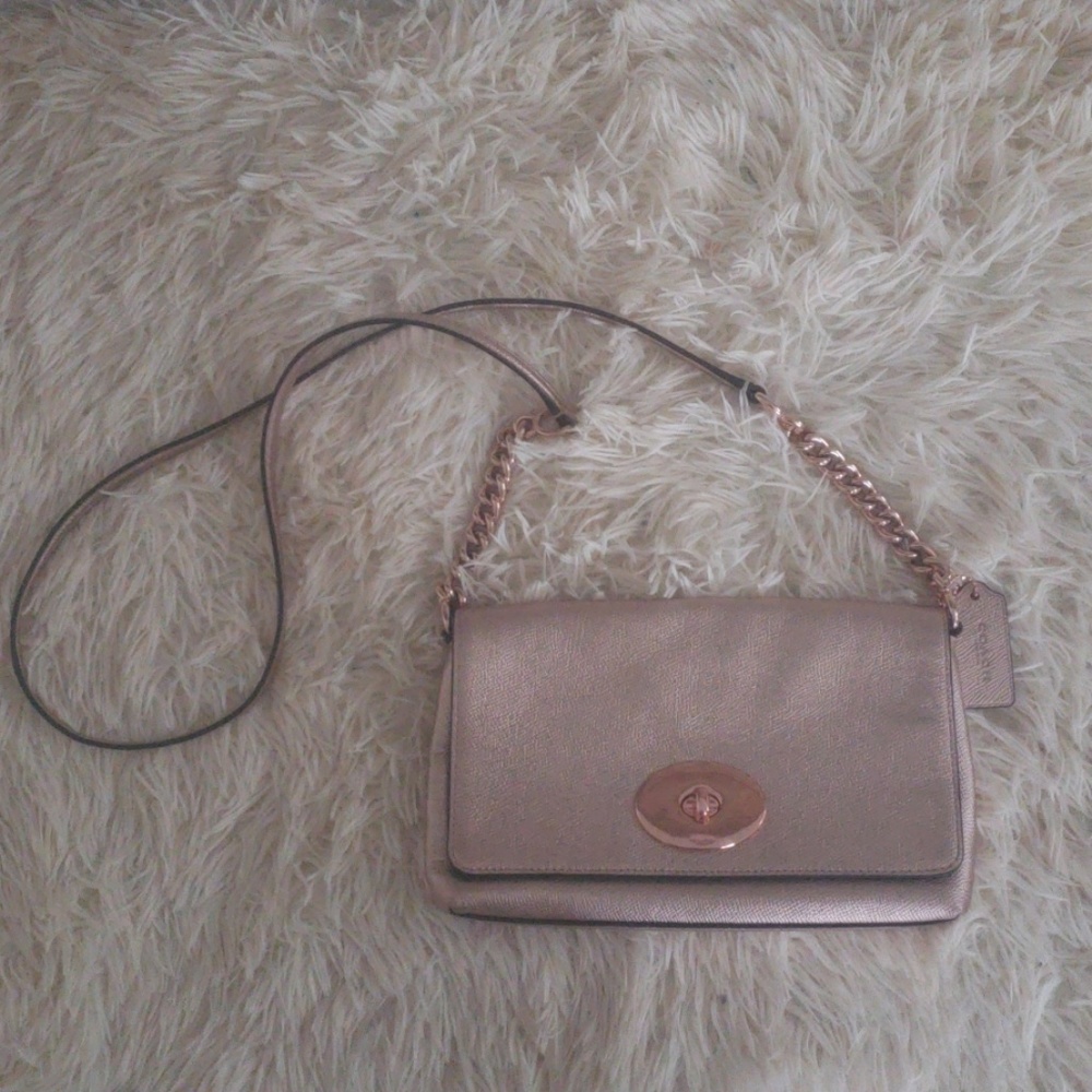 Metallic Turnlock Chain Crossbody